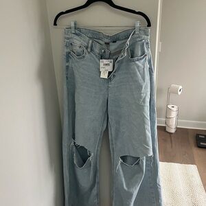 American Eagle Outfitters Light Blue Distressed Boyfriend Jeans